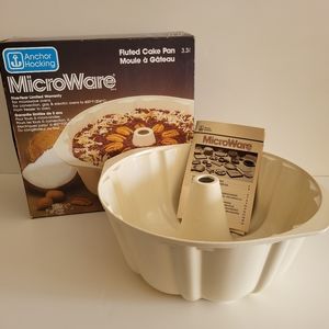 Vintage Anchor Hocking Microware Fluted Cake Pan